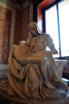 Michelangelo's Pieta copy (1499) - 2727