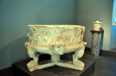 Basin decorated with sea procession Roma, Ospedale di Santo Spirito, Horti di Agrippina (first decades of 1st c. BC) - 3997