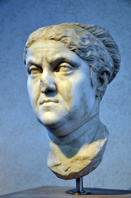 Dama Anziana, Roma, dall'arae del Monumento a Vittorio Emanuele II (138-161 d.C.) - 4000
