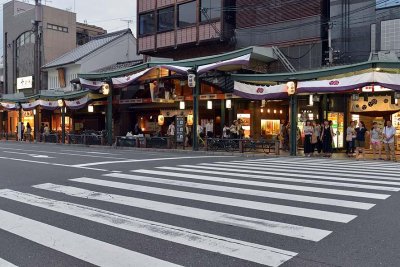 Shijo dori, Kyoto - 8180