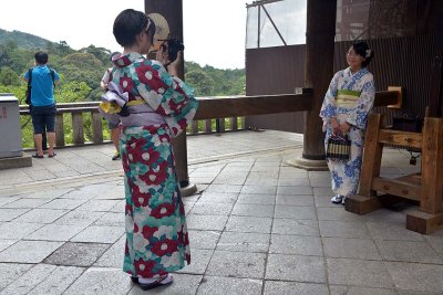 Tourists in Kyomizu dera, Kyoto - 8338