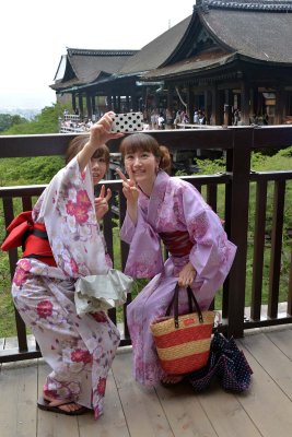 Tourists in Kyomizu dera, Kyoto - 8385