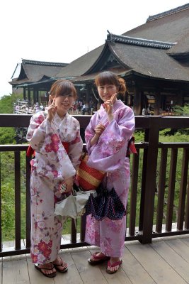 Tourists in Kyomizu dera, Kyoto - 8388