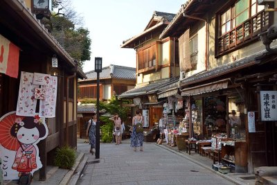 Sannenzaka street near Kyomizu dera, Kyoto - 8506