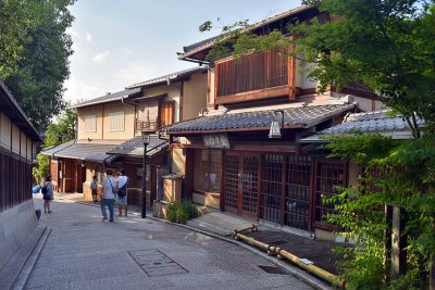 Sannenzaka street near Kyomizu dera, Kyoto - 8511