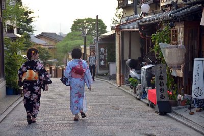 Ninenzaka street near Kyomizu dera, Kyoto - 8521