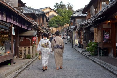 Ninenzaka street near Kyomizu dera, Kyoto - 8533