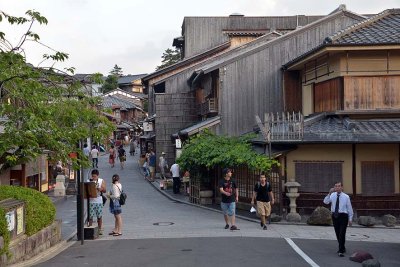 Ninenzaka street near Kyomizu dera, Kyoto - 8542