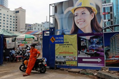 Work in progress on Nguyn Hu Boulevard - 3025