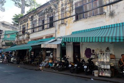 On the streets of Saigon - 3375