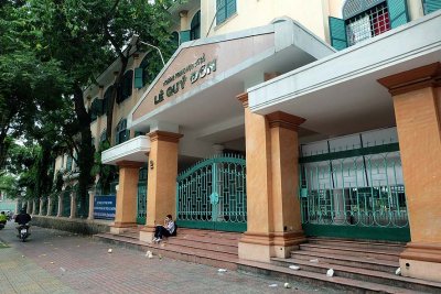 L Quy Dn Secondary School entrance - 3469