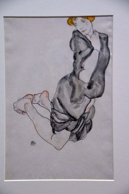 Egon Schiele - Kneeling woman with a gray cape (Willy Neuzil), 1912 - Leopold Museum, Vienna - 4859