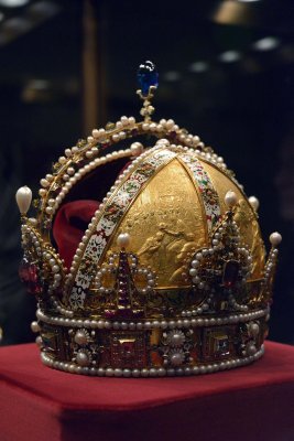 Crown of Rudolph II, later crown of the Austrian Empire, 1602  - Schatzkammer, Vienna - 5483