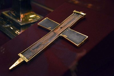 Particle of the true cross - Reliquary: Prague, 1350  - Schatzkammer, Vienna - 5546