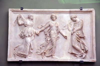 Roman relief with dancing female figures (First half of the 2nd century AD) - Uffizi Gallery, Florence - 7750