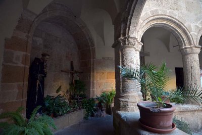 Cloister, Chiesa di San Francesco, Alghero, Sardinia - 0950