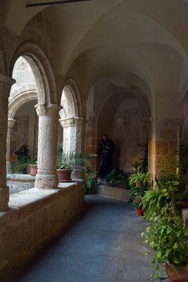Cloister, Chiesa di San Francesco, Alghero, Sardinia - 0961