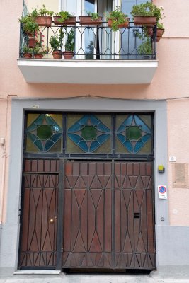 Art Deco door in Cagliari, Sardinia - 4034