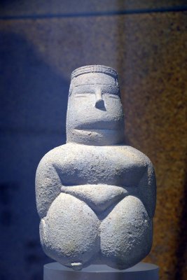 Limestone statue of a female divinity, Necropolis of Cuccuru SArriu (Cabras), 4800-4450 B.C.  - 4143