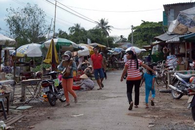 Dua Do (Red Coconut) Market, Nhi Long village, Tr Vinh - 6594