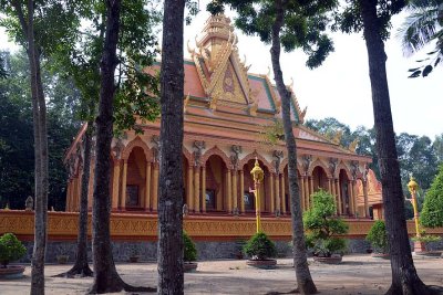 Koskeosiri Khmer pagoda (built 2010) in Tr Vinh - 6750