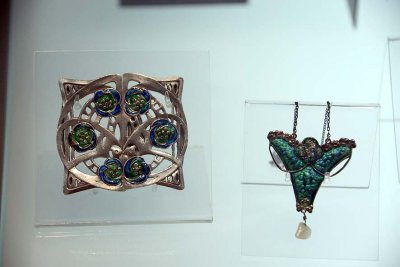 Jessie M King, Waist buckles, pendant, 1900-1908 - Kelvingrove Museum - Glasgow - 4066