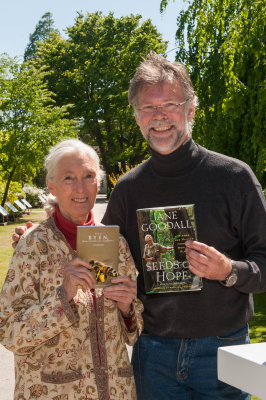 Sharing books. Fred Kluit and Jane