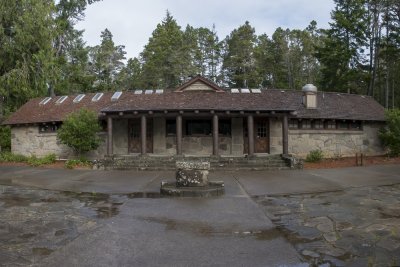 Public lodge on Cleawox Lake