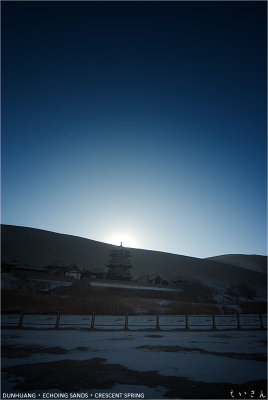 dunhuang_echoingsands_crescentspring_01.jpg