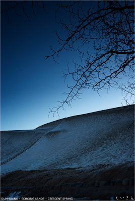 dunhuang_echoingsands_crescentspring_02.jpg