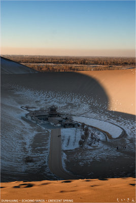 dunhuang_echoingsands_crescentspring_03.jpg