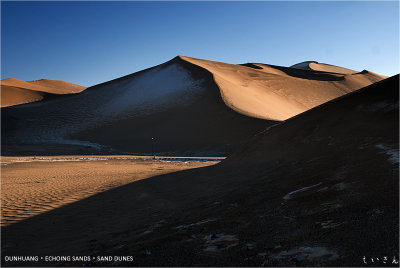 dunhuang_echoingsands_sanddunes_02.jpg