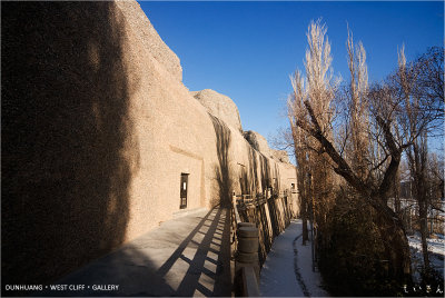 dunhuang_west_cliff_gallery_02.jpg