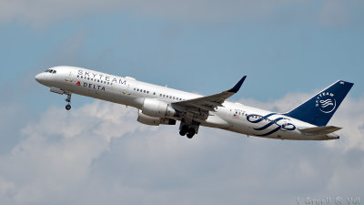 CDG 06 2015-515.jpg