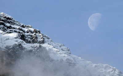 Moon near the Glrnisch