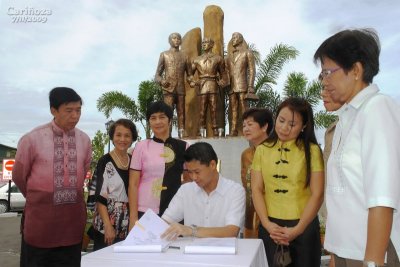 Mayor Win leads the historic signing ...