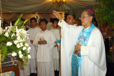 Bishop Deogracias S. Iiguez blesses the image of Our Lady of Fatima