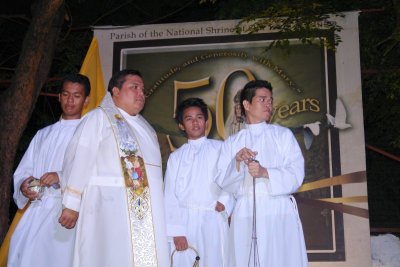 Rev. Fr. Nic Lalog and acolytes standby for the blessing of the carrozas