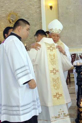 Garry Clemente Diaconal Ordination-2011- 178bs crop3.jpg