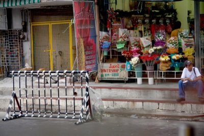 Binondo flower vendor