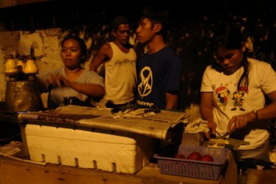 'Puto Bumbong' Cooks