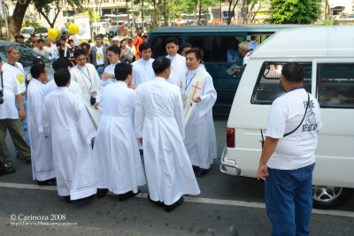 Last minute instructions for the seminarians