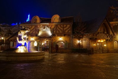 Gaston's Tavern, night