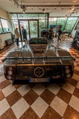 Pagani Factory 3-16-15 0236-0170.jpg