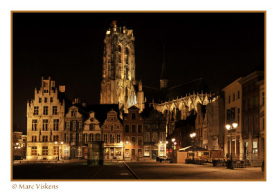 Mechelen St. Romboutstoren en Grote Markt 