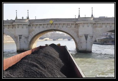 passage sous le pont neuf