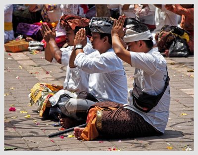 Praying Hindus 