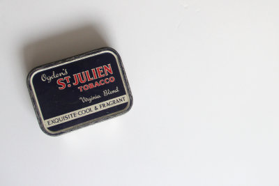 24/30 old tobacco tin