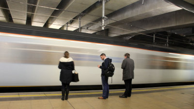 334:365thameslink train arriving