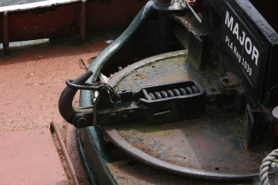 Towing hook on the tug Major.